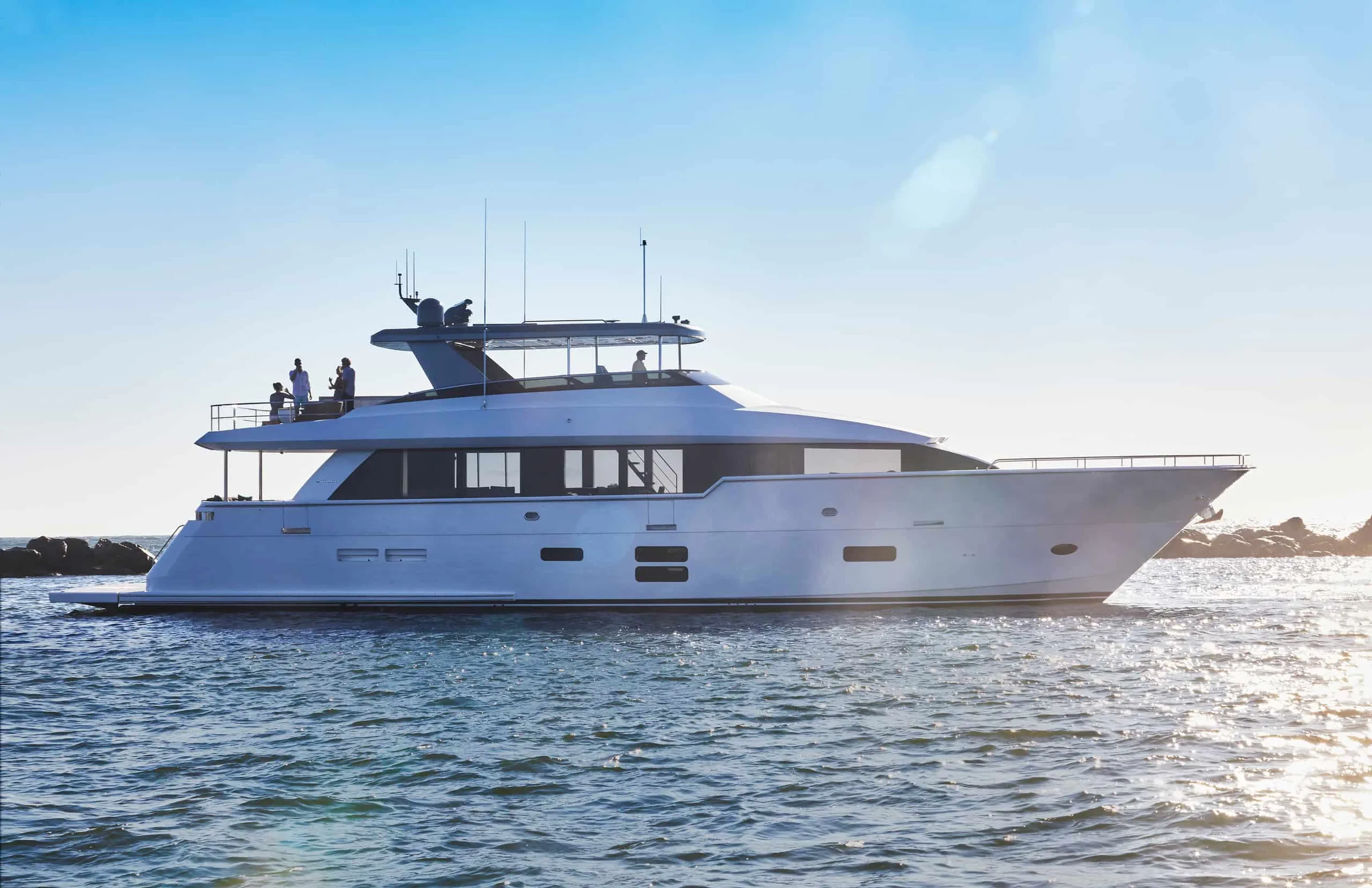 Hatteras M90 Panacera Starboard Static